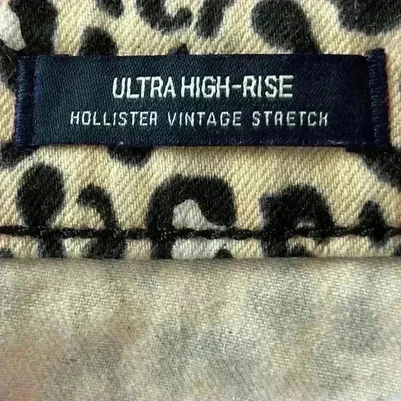 Hollister Ultra High-Rise Mini Skirt - Picture 4 of 10